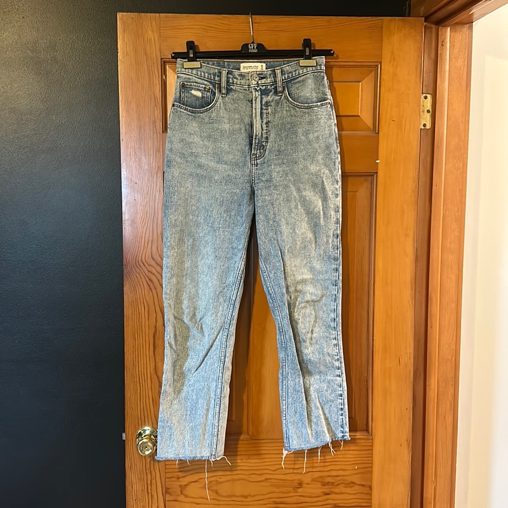 Abercrombie Ultra High Rise Ankle Straight Jean